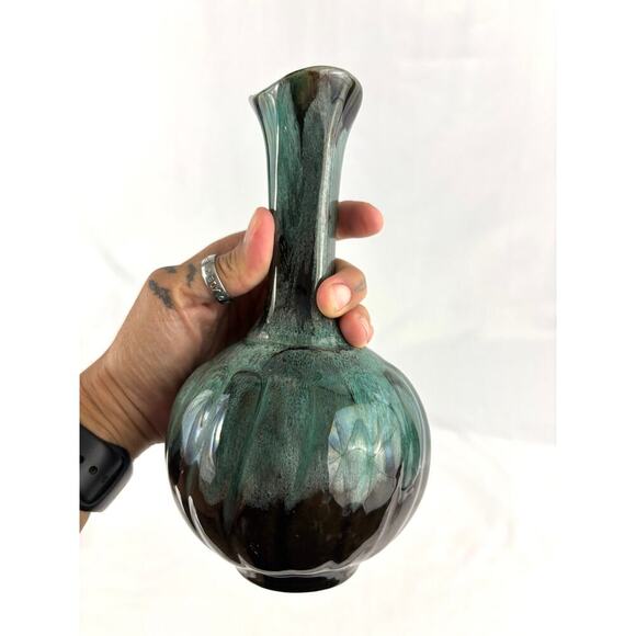 Vintage Blue Mountain Glazed Pottery Bud Table Vase 8" Green Blue - Picture 9 of 15
